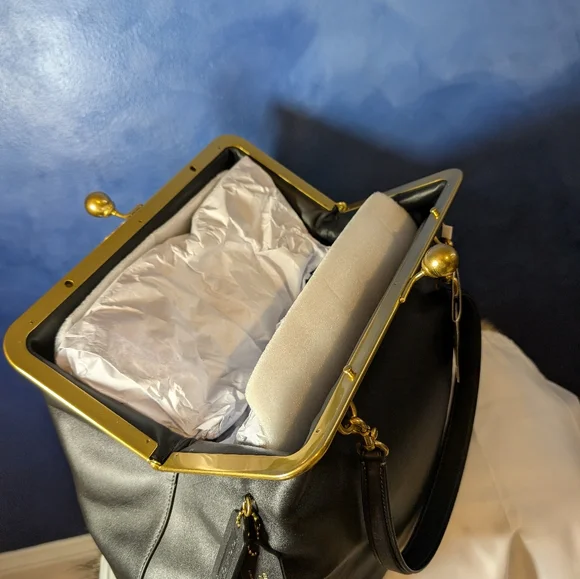 NEW Coach Large Kisslock SOLD OUT - Picture 6 of 12